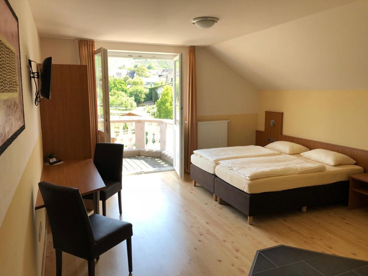 Hotel & Restaurant Bruehler Hof วินทริค ภายนอก รูปภาพ