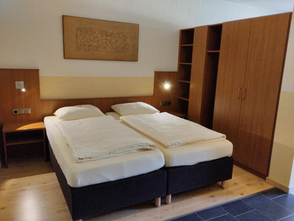 Hotel & Restaurant Bruehler Hof วินทริค ภายนอก รูปภาพ